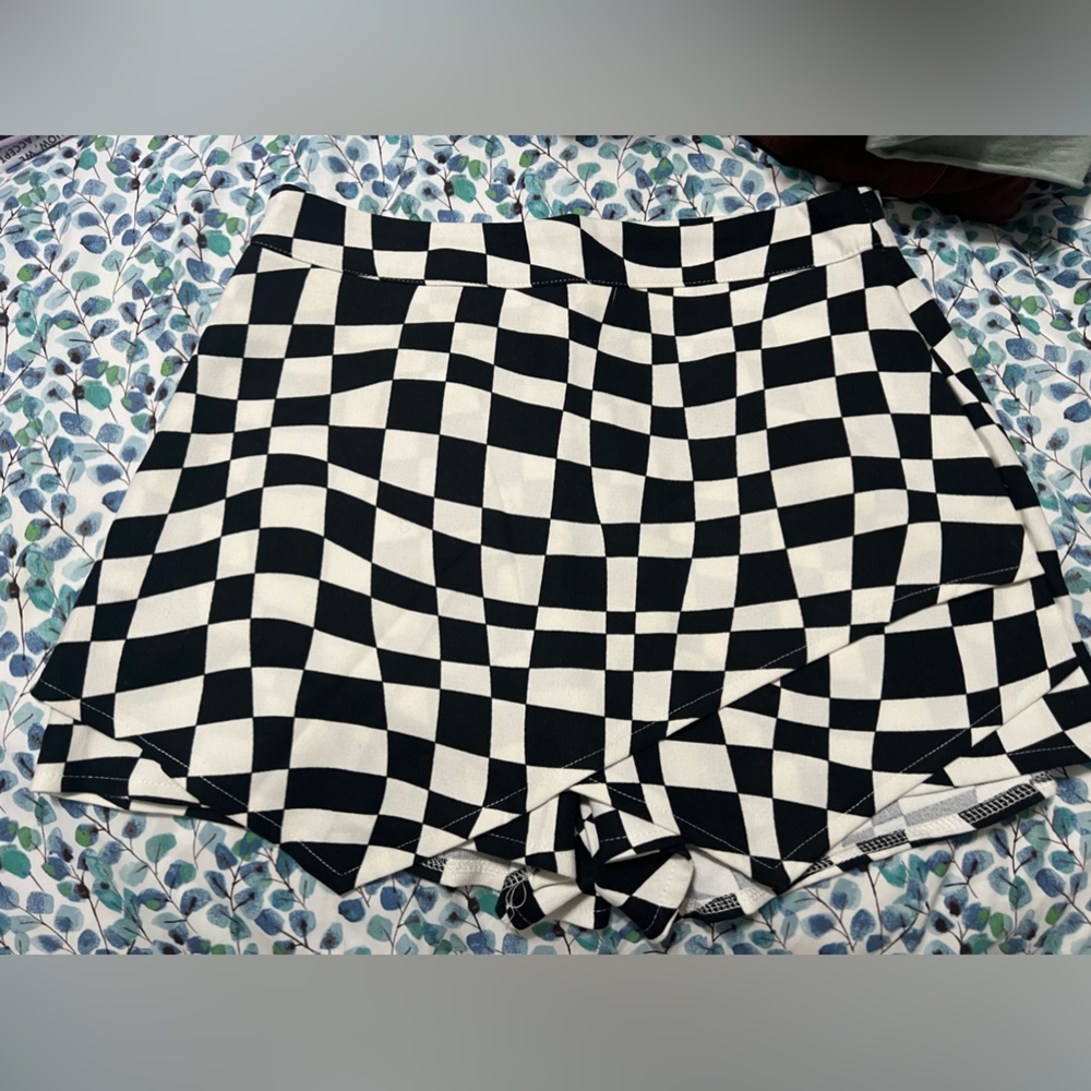 Black and white skort- size medium- tags still on it
